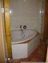 Badewanne-DG m Süd-Balkon, EBK, Eckwanne, Laminat - 