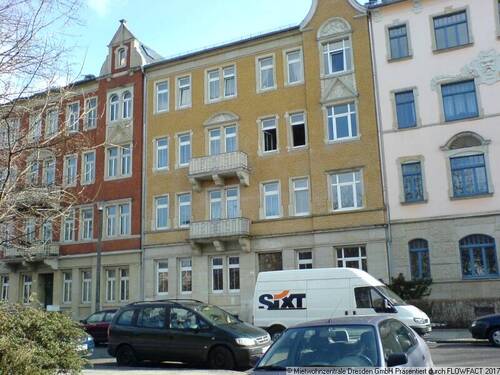 Ansicht-DG m Süd-Balkon, EBK, Eckwanne, Laminat - 