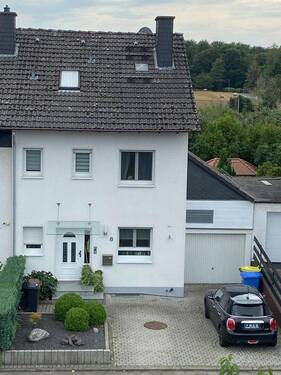 Hausansicht - Charmantes Reihenendhaus mit Wintergarten und Kamin in Niederrodenbach