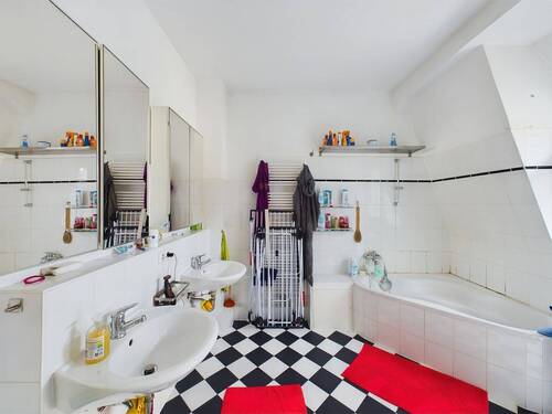 großes Badezimmer (4. OG) - 