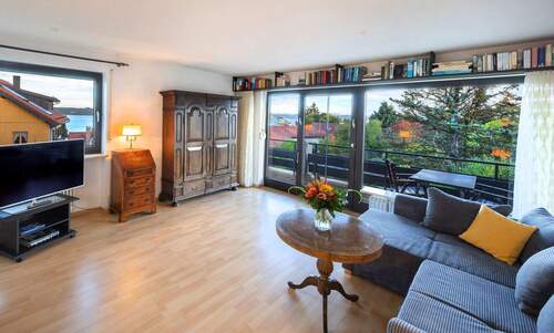 Großes Wohnzimmer - 2 Zimmer Etagenwohnung in Schondorf am Ammersee