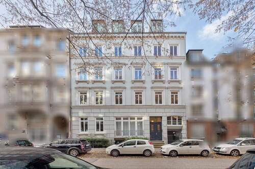 Haus Front - Charmante 3-Zimmer-Altbauwohnung in historischem Gebäude im Herzen von St. Georg