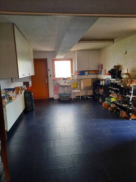 Abstellfläche in der Garage - 