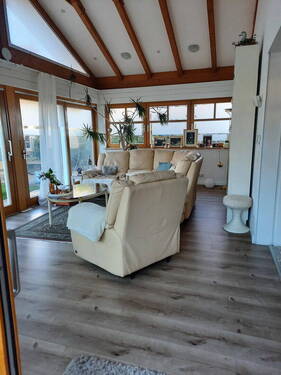 Blick in den WIGA - Bungalow-Wohnung, Doppelgarage, schön angelegtes Grundstück in SW Lage