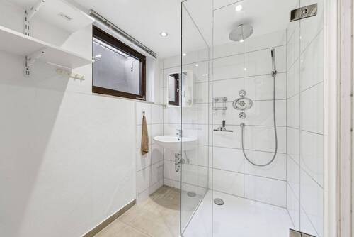 Saunabereich mit Dusche - 