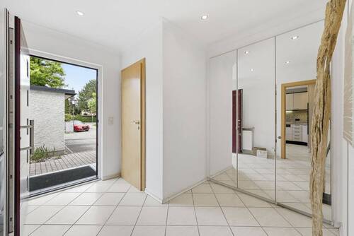 Diele - 5 Zimmer Reihenendhaus zum Kaufen in Haar