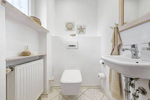 Gäste-WC - 5 Zimmer Reihenendhaus in Haar