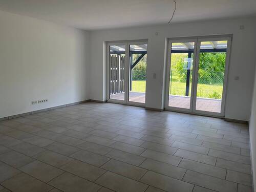 Wohnzimmer (Bild aus der Nachbarwohnung) - 