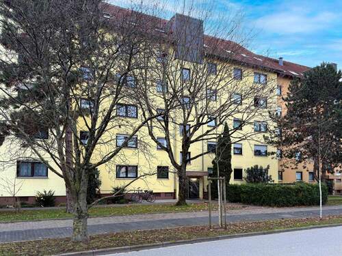 Straßenansicht - 4 Zimmer Etagenwohnung zum Kaufen in Leimen