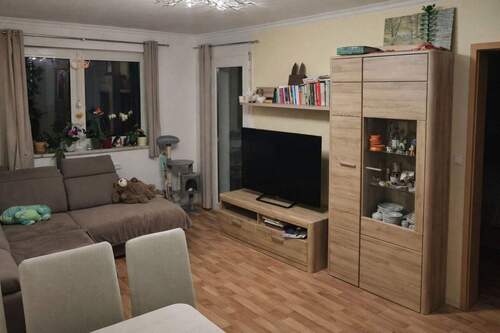 Wohnzimmer mit Möbeln - 