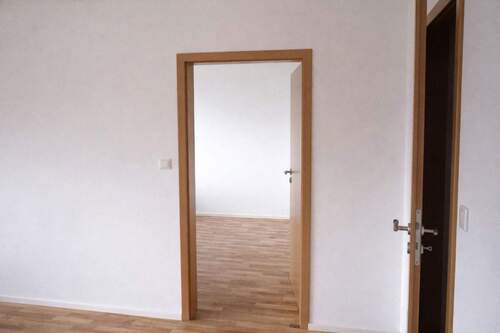 Wohnzimmer auf Schlafzimmer - 3 Zimmer Etagenwohnung zum Kaufen in München