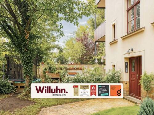 Blick in den Garten - Altbaucharme trifft Lebensqualität: saniert Wohnen mit eigenem Garten und Balkon