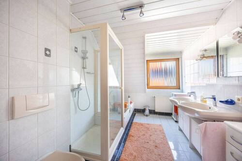 Tageslichtbad - 5 Zimmer Doppelhaushälfte in Kaisersbach
