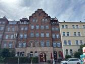 Gebäudevorderseite - Wohnglück zwischen Klinker und Pegnitz - 3 Zimmer Wohnung mit Ausblick und Altbaucharme