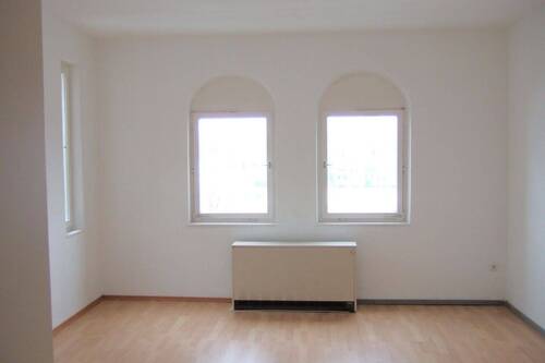 Wohnzimmer - 3 Zimmer Etagenwohnung zum Kaufen in Nürnberg