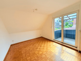 Schlafzimmer mit Balkon - Etagenwohnung mit 67,60 m&sup2; in Harsefeld zur Miete