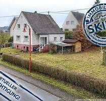 Renovierungsbedürftiges Einfamilienhaus mit großem Garten in Pomster