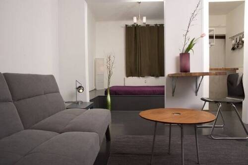 Wohnungsprojekt 7 (1) - Möbliertes Apartment mit Balkon auf St.Pauli Warmmiete € 900,00 Euro in Monat soll nur an eine weibliche Person vermietet werden ab sofort frei