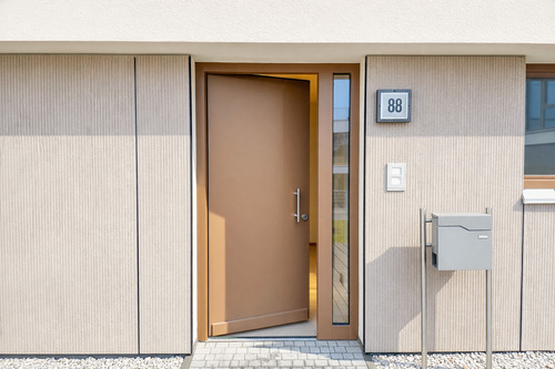 Eingangstür - 4 Zimmer Doppelhaushälfte zur Miete in Zwenkau