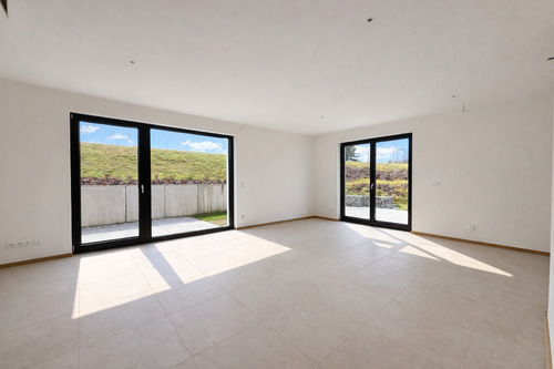 Wohnzimmer mit Tageslicht - 4 Zimmer Doppelhaushälfte in Zwenkau