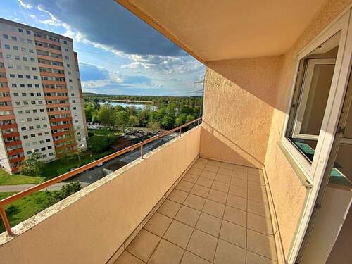 Sonnige Loggia mit Blick auf den Mainparksee - Renovierung nach Ihren Wünschen: 3-Zimmer-Wohnung in beliebter Lage