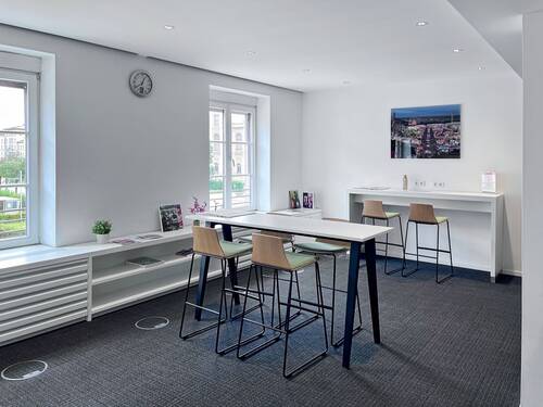 Business-Lounge 1.jpg - All-inclusive-Zugang zu Büros in Regus Maximilianstraße