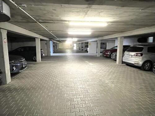 Geräumige Tiefgarage - 