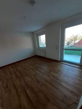 Wohnzimmer - 3 Zimmer Etagenwohnung zur Miete in Oelsnitz/Erzgebirge