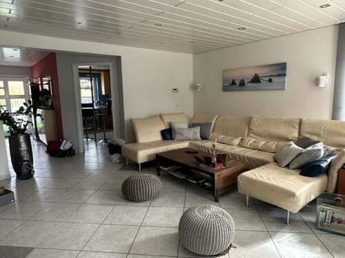 Wohn-/Esszimmer (jetzt leer) - 