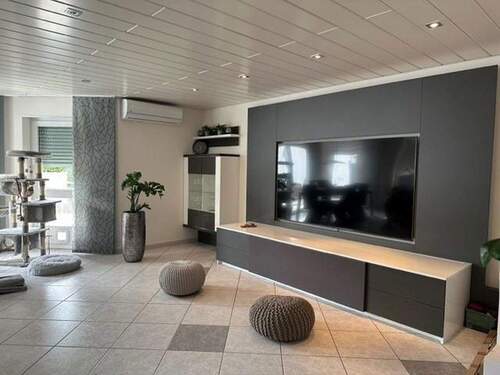 Wohn-/Esszimmer (jetzt leer) - 