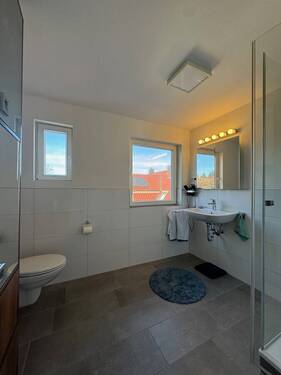 OG Badezimmer - 5 Zimmer Doppelhaushälfte in Ludwigsburg