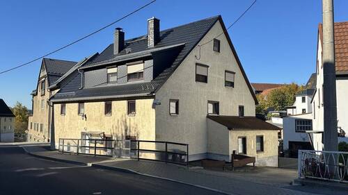 Straßenansicht - 1 Zimmer Mehrfamilienhaus, Wohnhaus zum Kaufen in Leubsdorf
