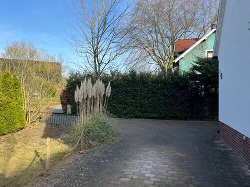 Stellplätze/Auffahrt - 