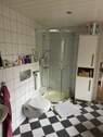 Bad mit Dusche im 1-Familienhaus.jpg - 