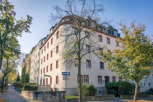 Hausansicht - Etagenwohnung mit 71,00 m² in Chemnitz zur Miete