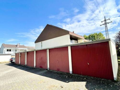 Garagen mit Vorplatz - 