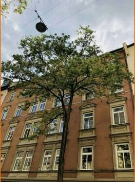 Haus Front - 4 Zimmer Etagenwohnung zum Kaufen in München