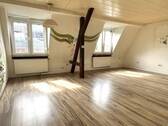 Bild 1 - 159.000,- für SOFORT freie 2 Zimmer 55 qm Dachgeschosswohnung mit Einbauküche in Gibitzenhof