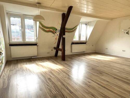 Bild 1 - 159.000,- für SOFORT freie 2 Zimmer 55 qm Dachgeschosswohnung mit Einbauküche in Gibitzenhof