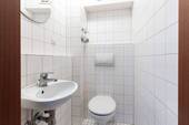 Gäste WC - 3 Zimmer Etagenwohnung zum Kaufen in München