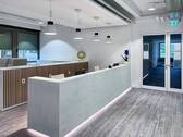 Rezeptionist.jpg - Büro in München zur Miete