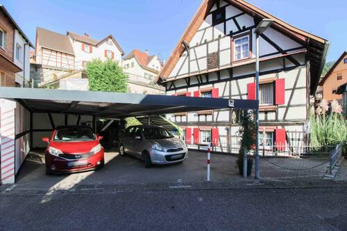 Carport + Haus Vorderansicht - 6 Zimmer Einfamilienhaus in Forbach