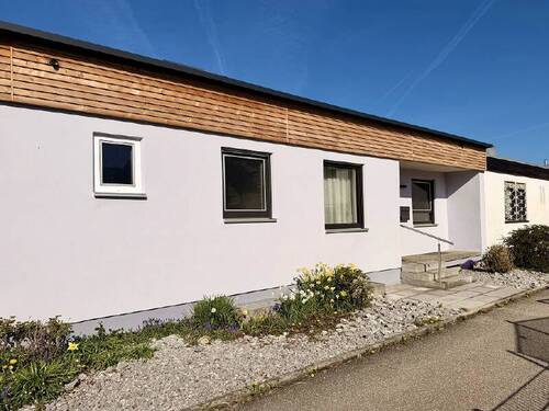 Blick zum Haus - 5 Zimmer Einfamilienhaus zum Kaufen in Stephanskirchen