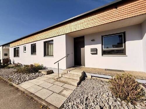 Blick zum Haus - 5 Zimmer Einfamilienhaus in Stephanskirchen