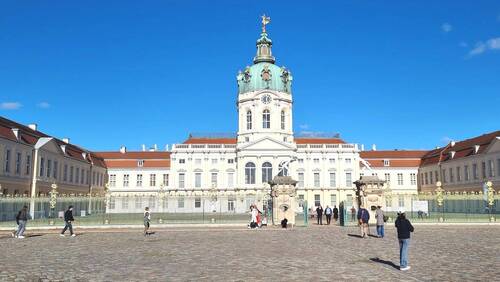 Schloß Charlottenburg in unmittelbarer Nähe - ***Charmante 3-Zimmer-ETW - renovierungsbedürftig - Fahrstuhl - TG-Stellplatz - Berlin-Charlottenburg***
