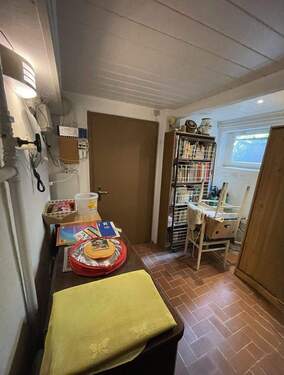 weitere Abstellmöglichkeiten im Keller - 