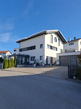 Hausansicht.png - Modernes Zweifamilienhaus in ruhiger Lage in Geisenhausen