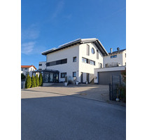 Modernes Zweifamilienhaus in ruhiger Lage in Geisenhausen