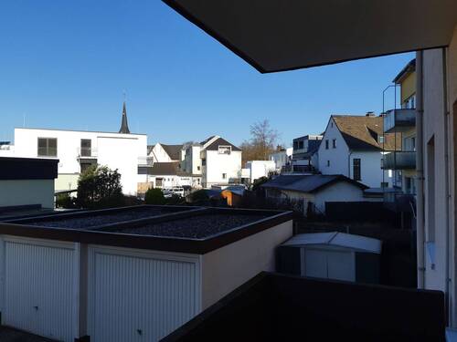 Aussicht Innenhof - Etagenwohnung mit 78,00 m&sup2; in Siegburg zur Miete