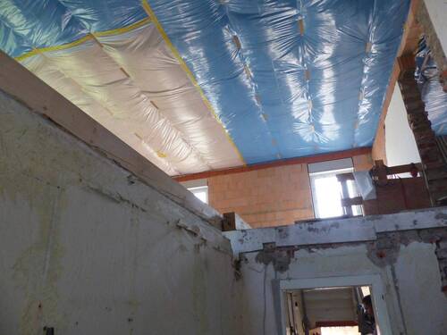 Zwischendecke zum Wohnzimmer noch nicht fertiggestellt - 